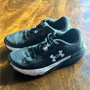 Boys under armor tennis shoes